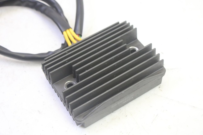 photo de REGOLATORE DI CARICA PIAGGIO MP3 RL 250 (2007 - 2010) - Dettaglio del componente
