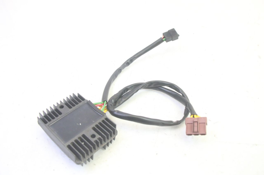 photo de REGOLATORE DI CARICA PIAGGIO MP3 RL 250 (2007 - 2010) - Altra angolazione