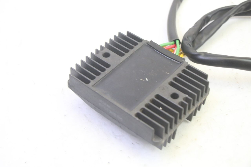 photo de REGOLATORE DI CARICA PIAGGIO MP3 RL 250 (2007 - 2010) - Primo piano tecnico