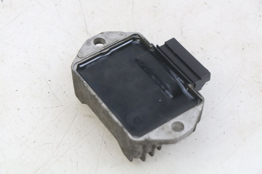 photo de REGOLATORE DI CARICA PIAGGIO NEW TYPHOON 50 (2010 - 2017)