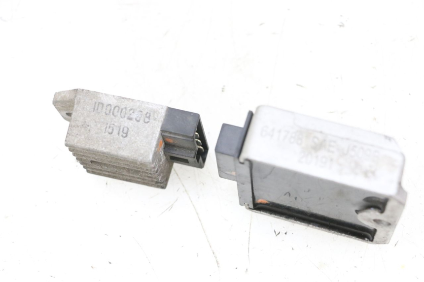 photo de REGOLATORE DI CARICA PIAGGIO NEW TYPHOON 50 (2018 - 2021) - Altra angolazione