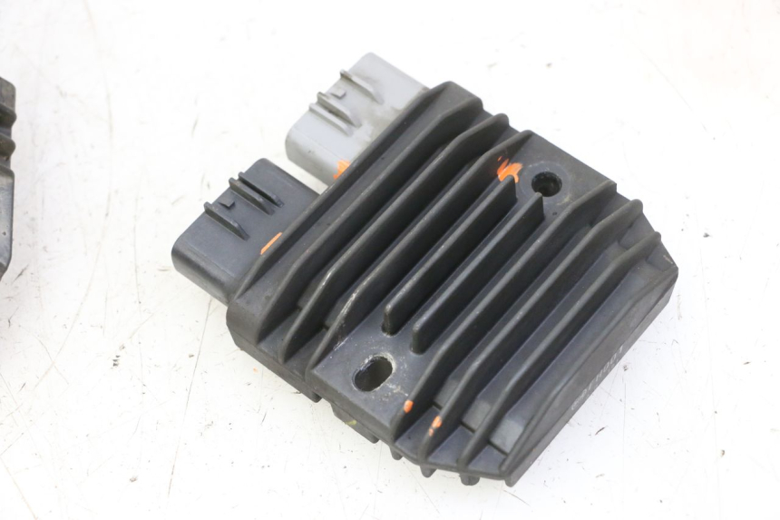photo de REGOLATORE DI CARICA YAMAHA TDM ABS 900 (2002 - 2014)