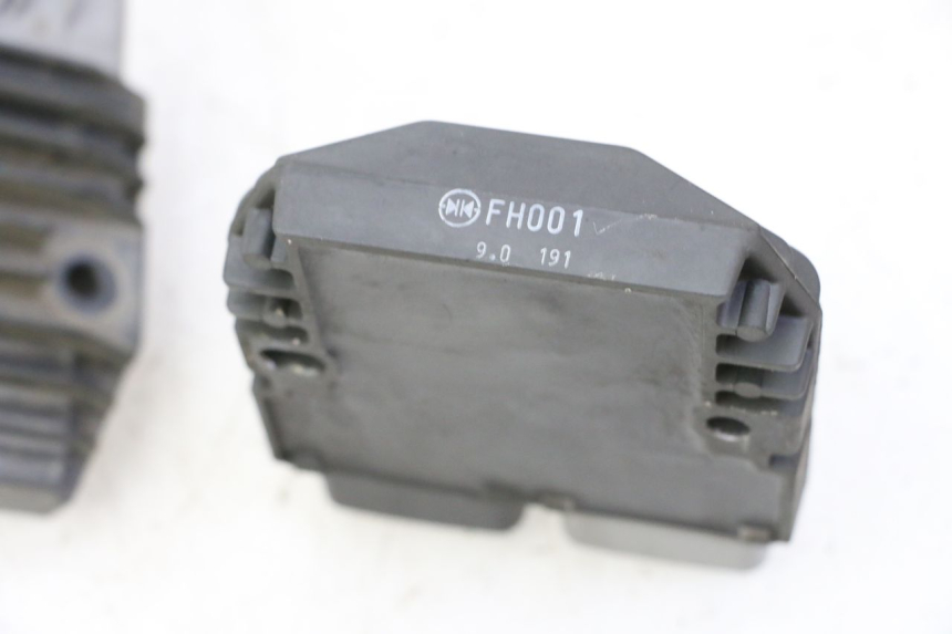 photo de REGOLATORE DI CARICA YAMAHA TDM ABS 900 (2002 - 2014)