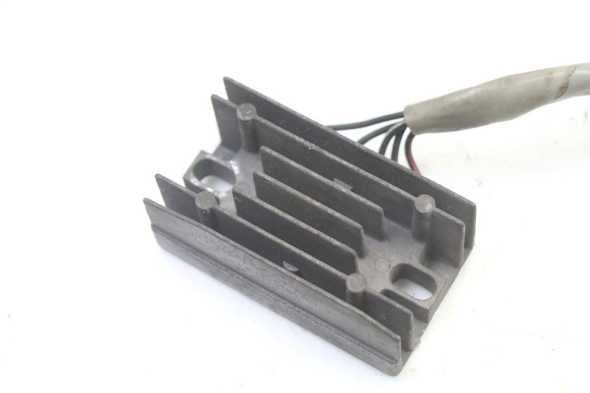 photo de REGOLATORE DI CARICA SUZUKI UH BURGMAN 125 (2002 - 2006)