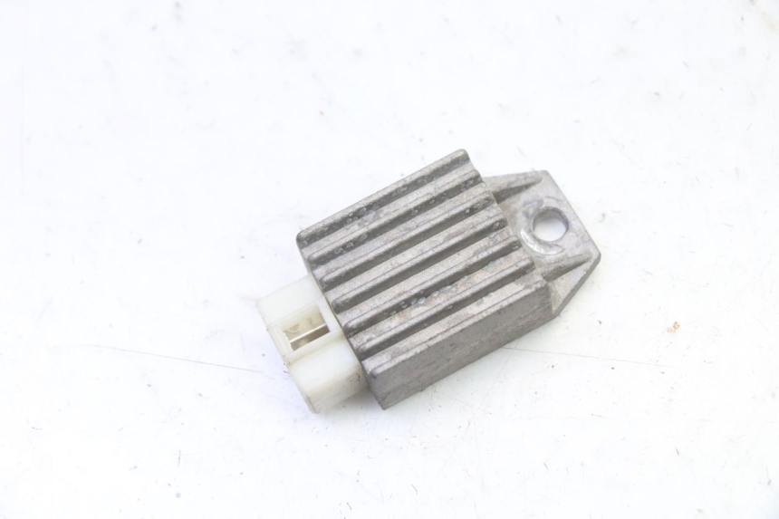 photo de REGOLATORE DI CARICA PEUGEOT V-CLIC VCLIC 50 (2007 - 2013) - Dettaglio del componente