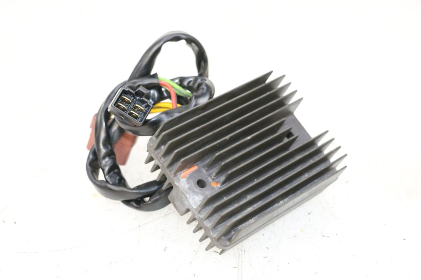 photo de REGOLATORE DI CARICA PIAGGIO VESPA GTS SUPER IE 125 (2009 - 2016) - Dettagli dei punti di fissaggio