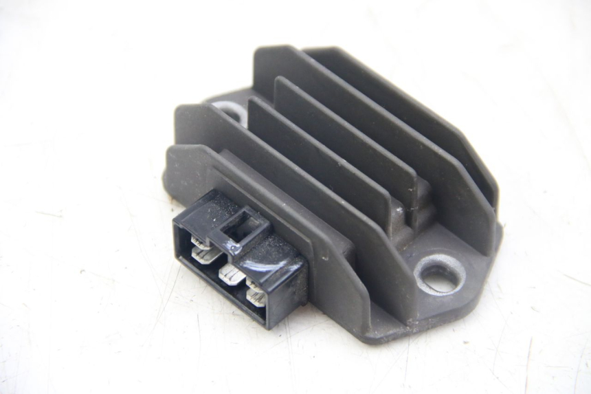 photo de REGOLATORE DI CARICA HONDA VISION NSC R 50 (2013 - 2015) - Vista principale