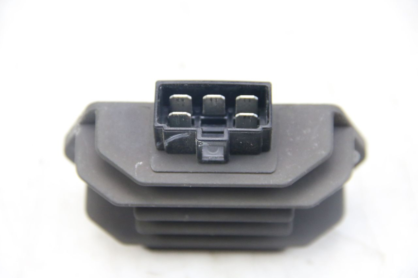 photo de REGOLATORE DI CARICA HONDA VISION NSC R 50 (2013 - 2015) - Altra angolazione