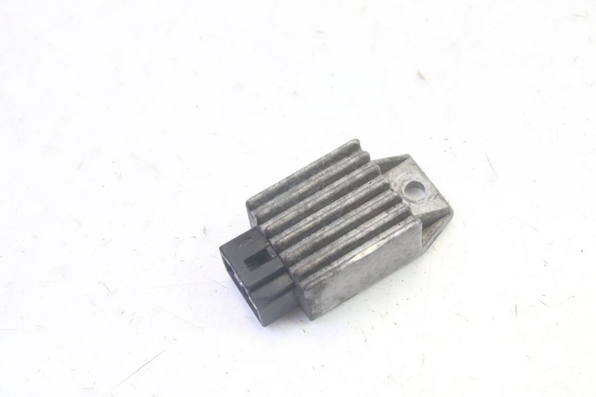 photo de Regolatore di carica PEUGEOT VIVACITY 100 (1999 - 2008) - Vista principale