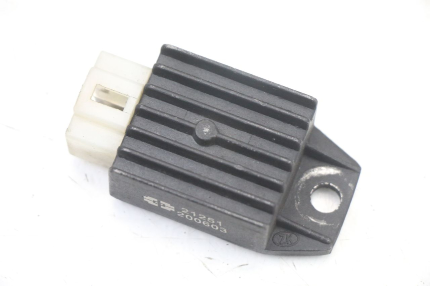 photo de REGOLATORE DI CARICA VONROAD YIBEN 125 (2006 - 2010) - Dettaglio del componente