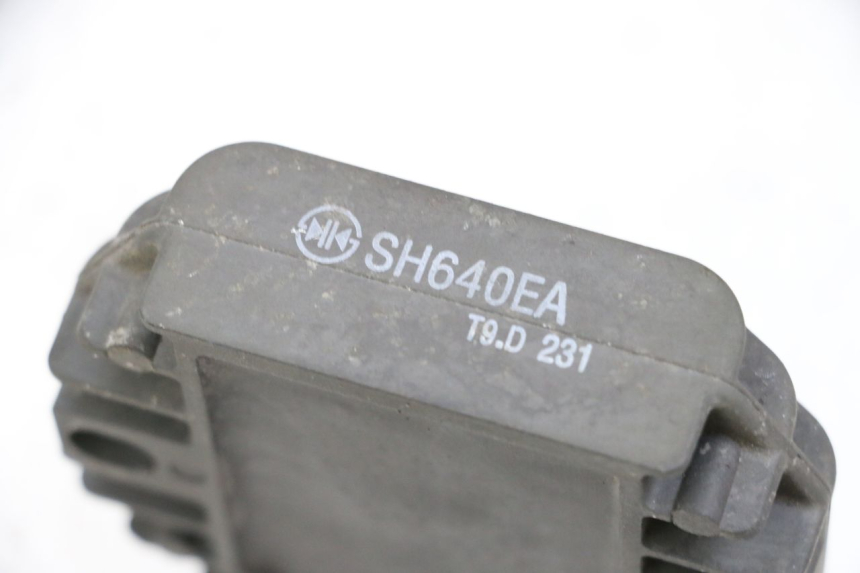 photo de REGOLATORE DI CARICA YAMAHA X-MAX XMAX 125 (2010 - 2013) - Zoom sullo stato d'uso