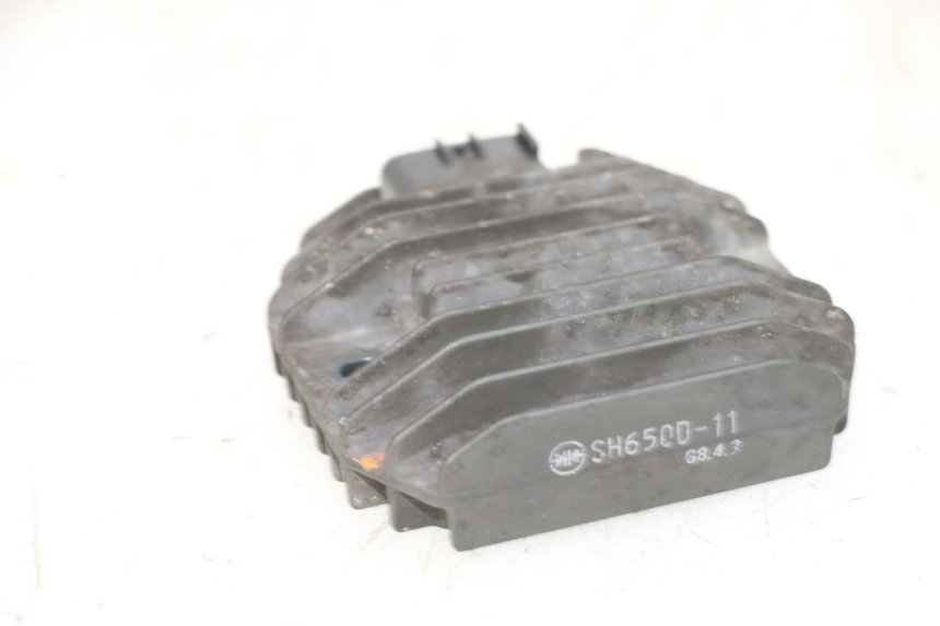 photo de REGOLATORE DI CARICA YAMAHA XMAX X-MAX 125 (2006 - 2009) - Primo piano tecnico