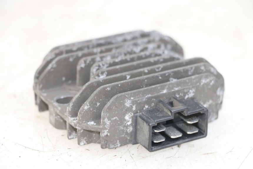 photo de REGOLATORE DI CARICA PIAGGIO XEVO - X EVO 125 (2007 - 2016) - Primo piano tecnico