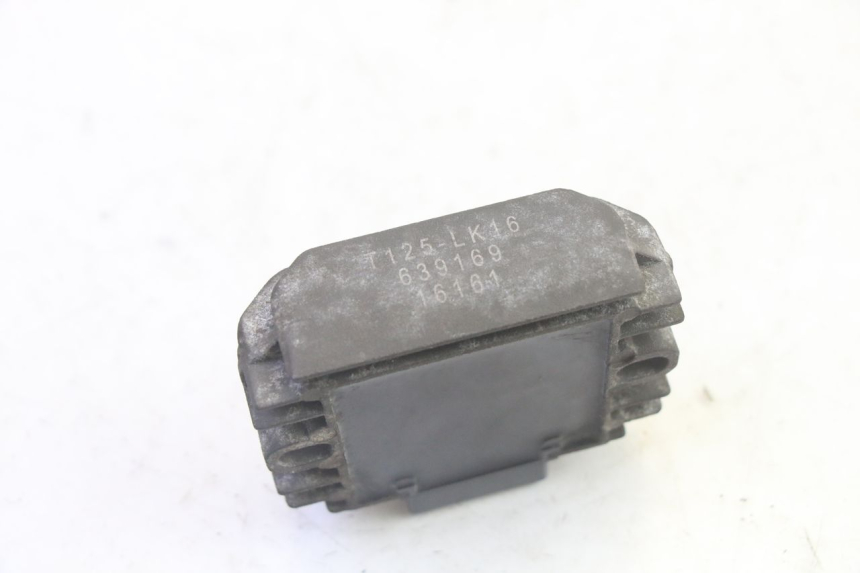 photo de REGOLATORE DI CARICA PIAGGIO XEVO - X EVO 125 (2007 - 2016) - Primo piano tecnico