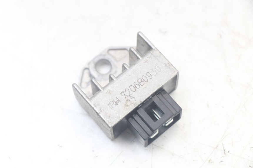 photo de REGOLATORE DI CARICA YAMAHA AEROX 2T 50 (2013 - 2017)