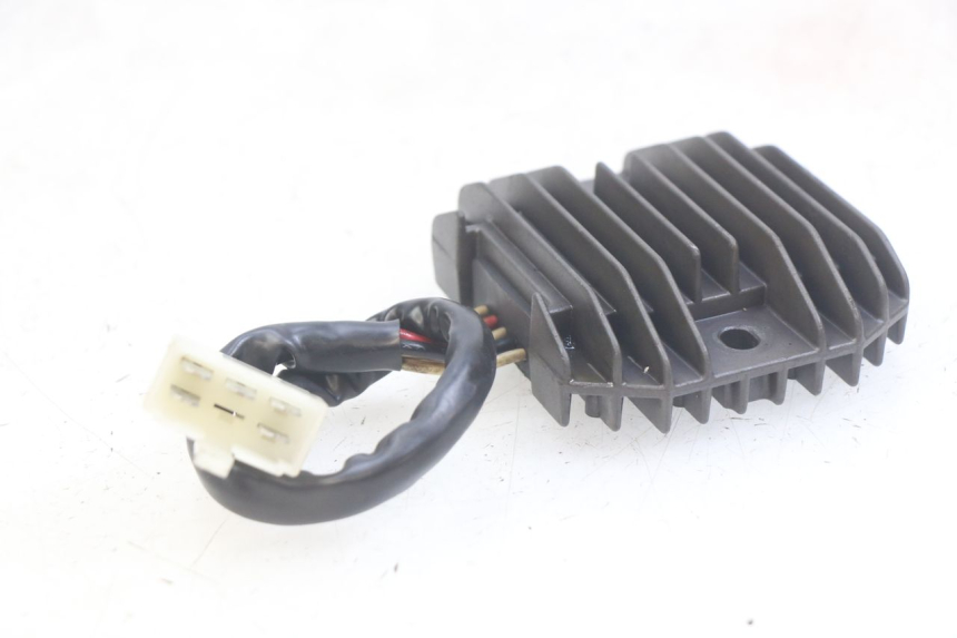 photo de REGOLATORE DI CARICA YAMAHA FZS FAZER 600 (1998 - 2001)