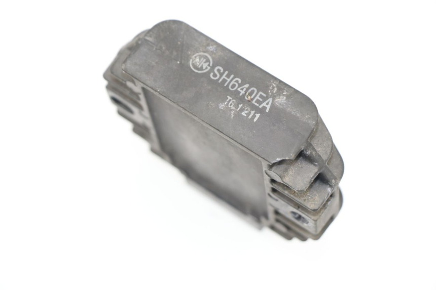 photo de REGOLATORE DI CARICA YAMAHA YP MAJESTY 125 (2002 - 2006)