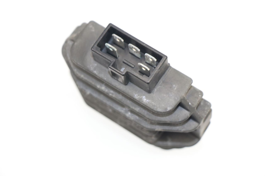 photo de REGOLATORE DI CARICA YAMAHA YP MAJESTY 125 (2002 - 2006)