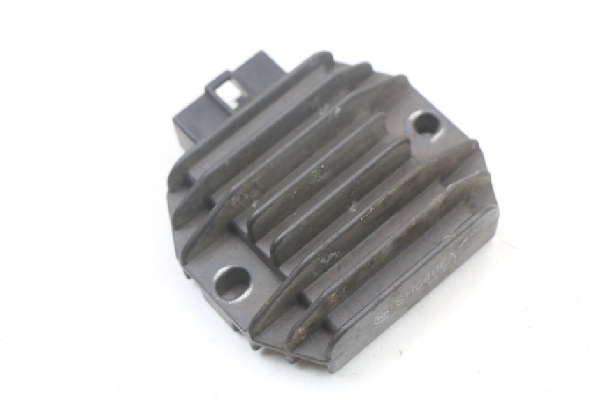 photo de REGOLATORE DI CARICA YAMAHA YP MAJESTY 125 (2002 - 2006)
