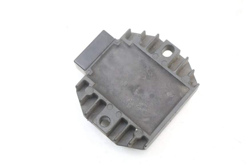 photo de REGOLATORE DI CARICA YAMAHA YP MAJESTY 125 (2002 - 2006)