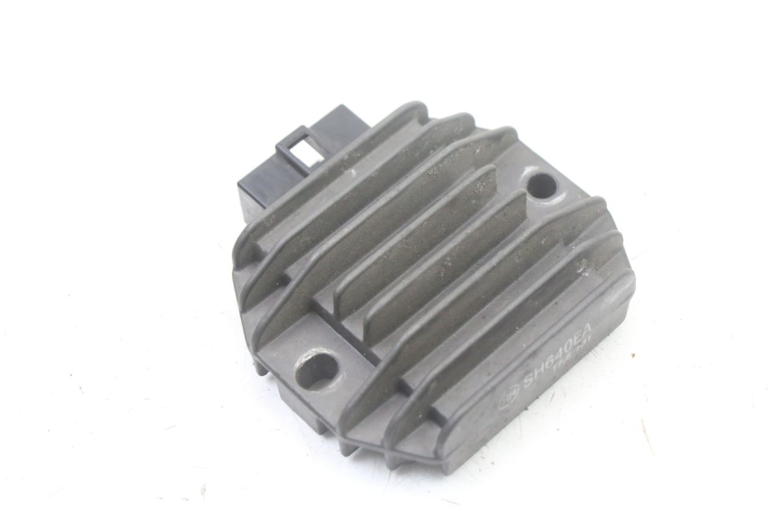 photo de REGOLATORE DI CARICA YAMAHA YP MAJESTY 125 (2007 - 2010)