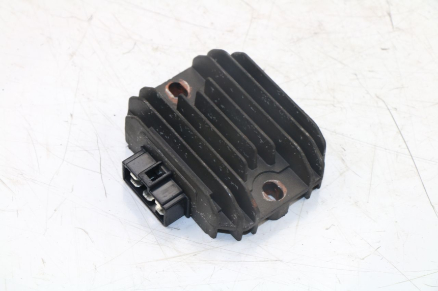 photo de REGOLATORE DI CARICA YAMAHA YP MAJESTY 125 (2007 - 2010)