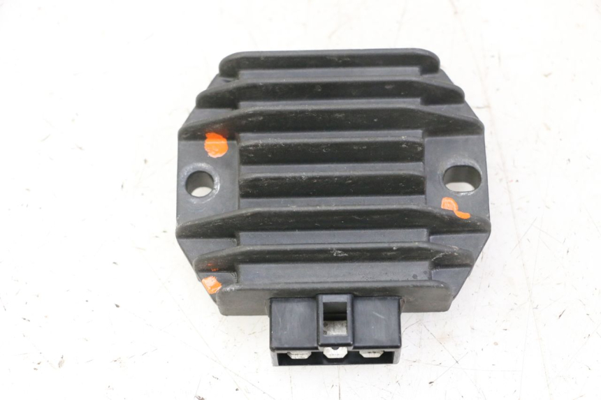 photo de REGOLATORE DI CARICA YAMAHA YP MAJESTY 125 (2002 - 2006)