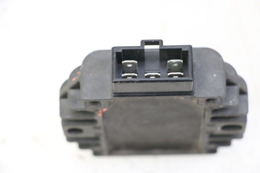 photo de REGOLATORE DI CARICA YAMAHA YP MAJESTY 125 (2002 - 2006)