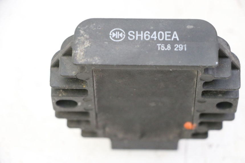 photo de REGOLATORE DI CARICA YAMAHA YP MAJESTY 125 (2002 - 2006)