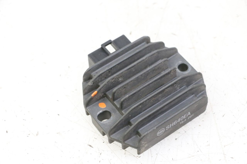 photo de REGOLATORE DI CARICA YAMAHA YP MAJESTY 125 (2002 - 2006)