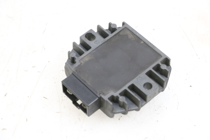 photo de REGOLATORE DI CARICA YAMAHA YP MAJESTY 125 (2002 - 2006) - Dettaglio del componente