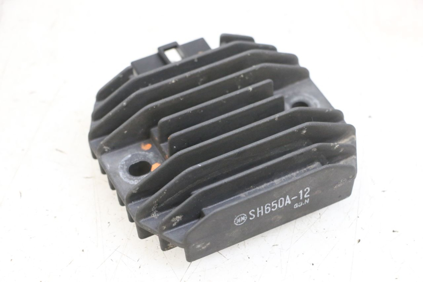 photo de REGOLATORE KAWASAKI ZR 7 750 (1999 - 2001) - Altra angolazione