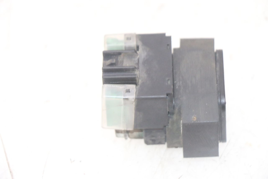 photo de RELE' AVVIAMENTO YAMAHA FJR ABS 1300 (2006 - 2012) - Primo piano tecnico