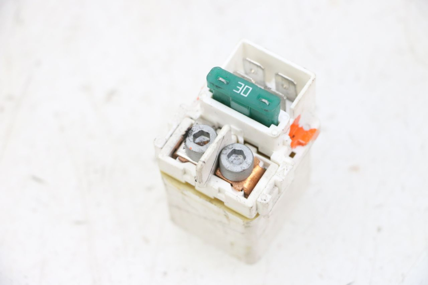 photo de RELE AVVIAMENTO PIAGGIO MP3 HPE 300 (2019 - 2026) - Primo piano tecnico