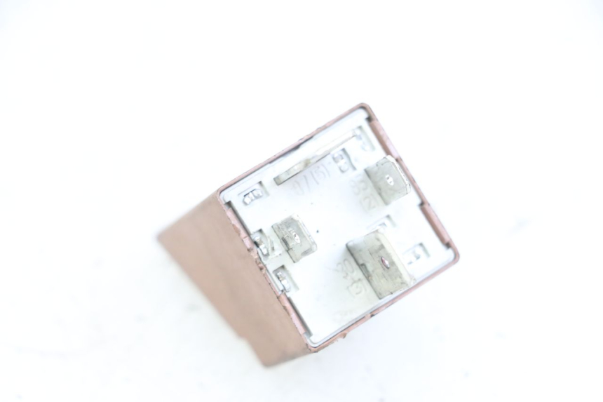 photo de RELE' AVVIAMENTO PIAGGIO XEVO - X EVO 125 (2007 - 2016) - Zoom sullo stato d'uso