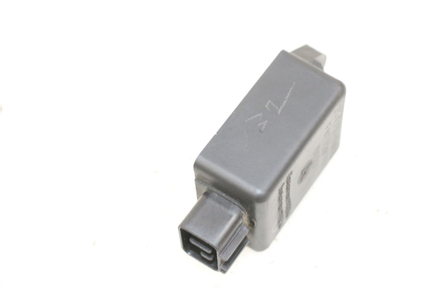 photo de RELE KAWASAKI ZR 7 750 (1999 - 2001) - Altra angolazione