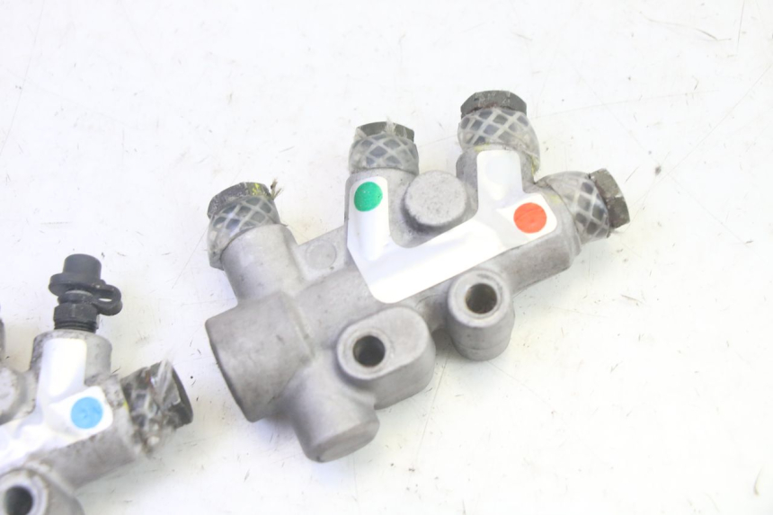 photo de DISTRIBUITORE FRENO PIAGGIO MP3 RL 250 (2007 - 2010) - Altra angolazione