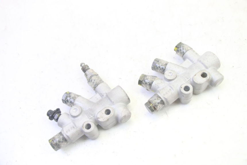 photo de DISTRIBUITORE FRENO PIAGGIO MP3 RL 250 (2007 - 2010) - Altra angolazione