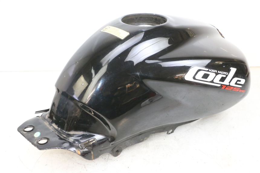 photo de SERBATOIO CARBURANTE  KSR CODE 125 (2018 - 2020) - Primo piano tecnico