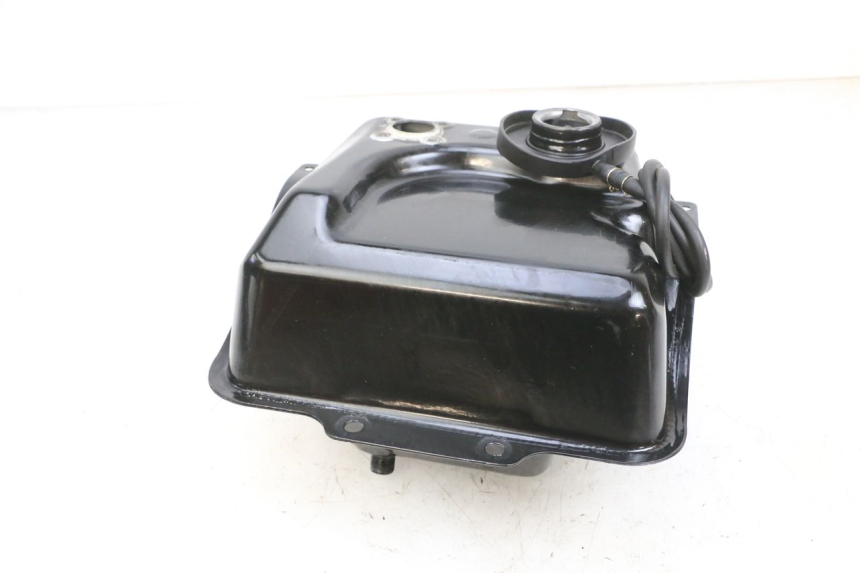 photo de SERBATOIO CARBURANTE SYM CROX 4T 50 (2016 - 2023) - Primo piano tecnico