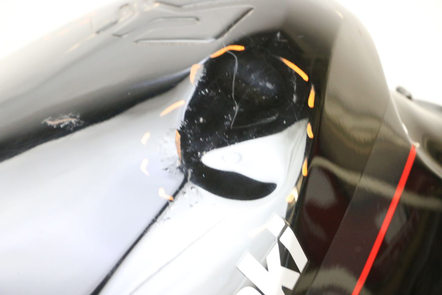 photo de SERBATOIO CARBURANTE  KAWASAKI GPZ RX 1000 (1986 - 1988) - Zoom sullo stato d'uso