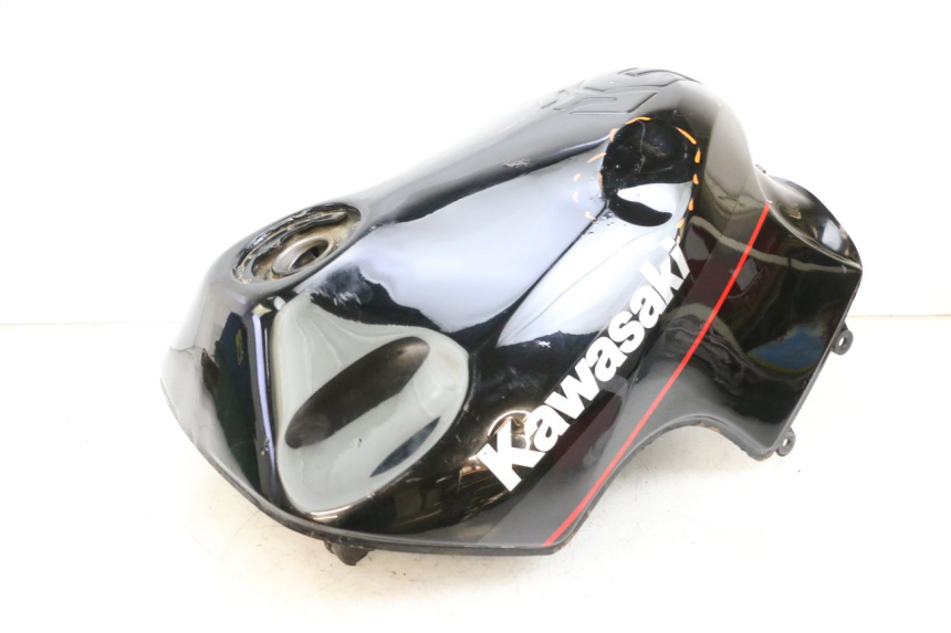 photo de SERBATOIO CARBURANTE  KAWASAKI GPZ RX 1000 (1986 - 1988) - Altra angolazione