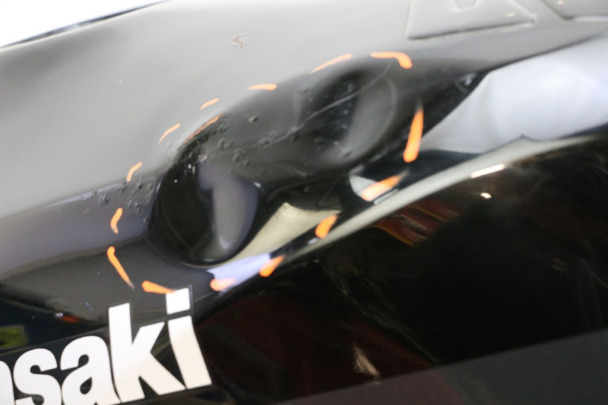 photo de SERBATOIO CARBURANTE  KAWASAKI GPZ RX 1000 (1986 - 1988) - Primo piano tecnico