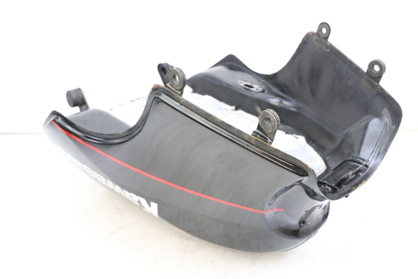 photo de SERBATOIO CARBURANTE  KAWASAKI GPZ RX 1000 (1986 - 1988) - Dettagli dei punti di fissaggio