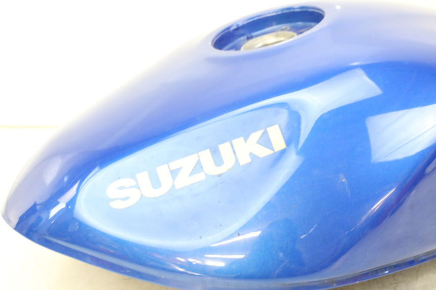 photo de SERBATOIO CARBURANTE  SUZUKI GSF S BANDIT 600 (2000 - 2004) - Zoom sui componenti