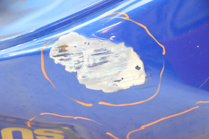 photo de SERBATOIO CARBURANTE  SUZUKI GSF S BANDIT 600 (2000 - 2004) - Zoom sullo stato d'uso