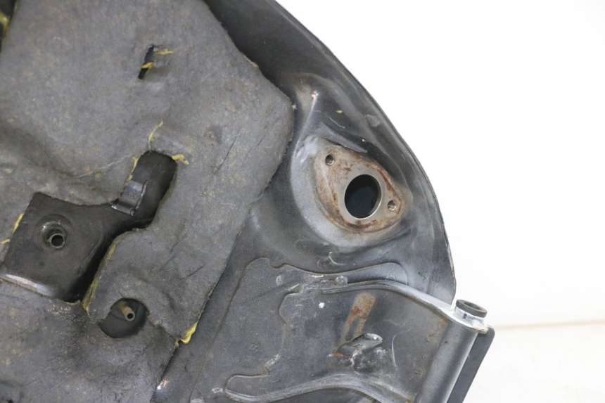 photo de SERBATOIO CARBURANTE  HONDA CBR F 1000 (1993 - 1996) - Zoom sullo stato d'uso