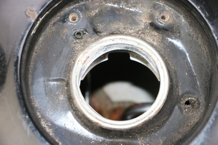 photo de SERBATOIO CARBURANTE  HONDA NSR R 125 (1994 - 2003) - Zoom sui componenti