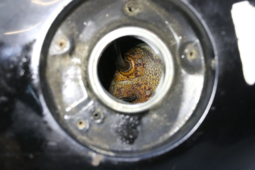 photo de SERBATOIO CARBURANTE  HONDA NSR R 125 (1994 - 2003) - Altra angolazione