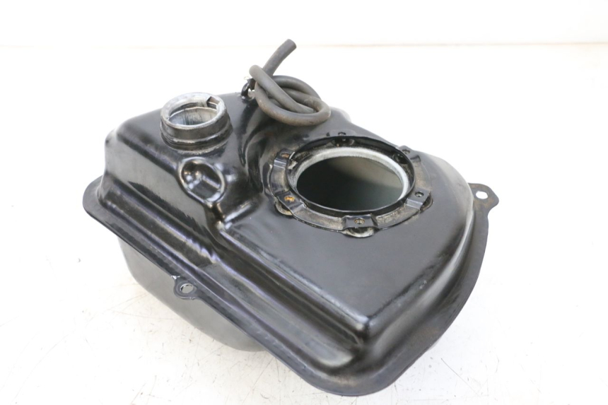 photo de SERBATOIO CARBURANTE  NECO TEMPO 4T 50 (2022 - 2026) - Dettagli dei punti di fissaggio